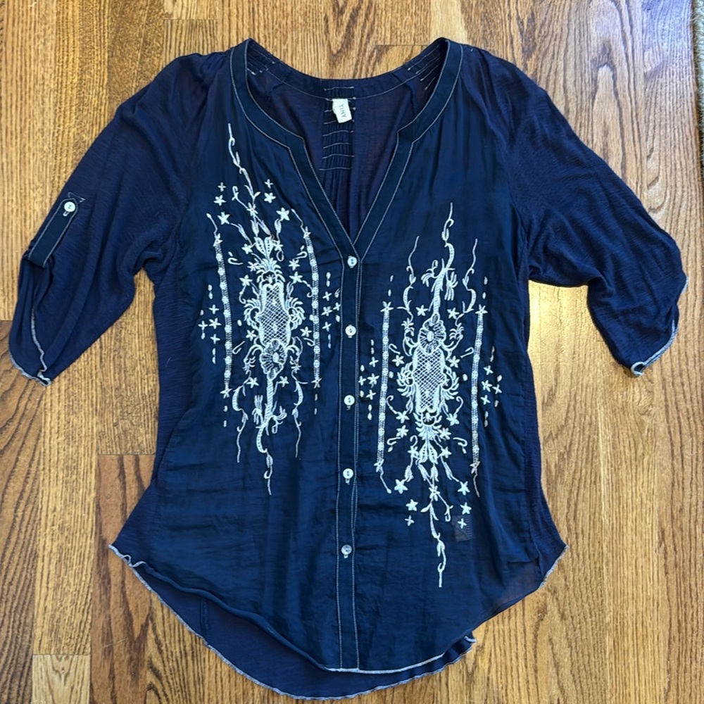 Anthropologie | Tiny | Navy & Cream Embroidered Button Up Shirt Henley | Petite